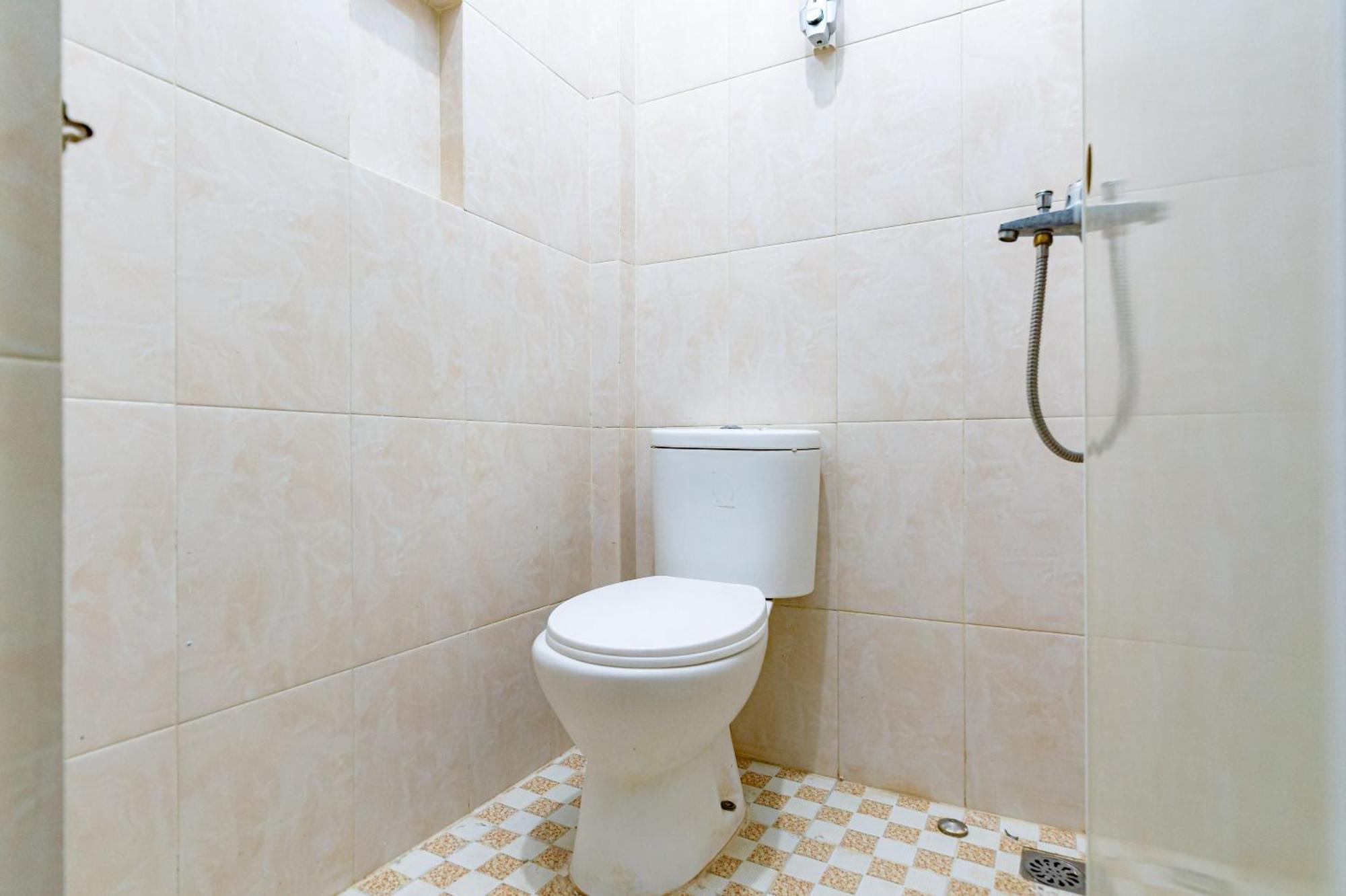 Reddoorz Near Rsud Dr Pringadi Medan 3 Hotell Exteriör bild