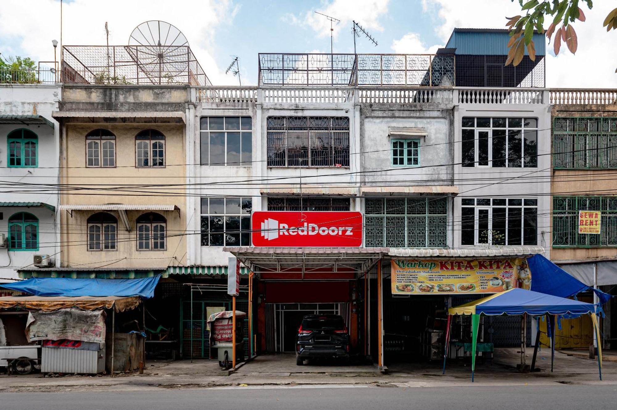 Reddoorz Near Rsud Dr Pringadi Medan 3 Hotell Exteriör bild